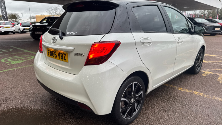 Toyota Yaris 1.33 VVT-i Design 5dr Petrol Hatchback